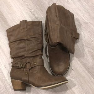 Wild-02 mid calf cowboy style brown boots.